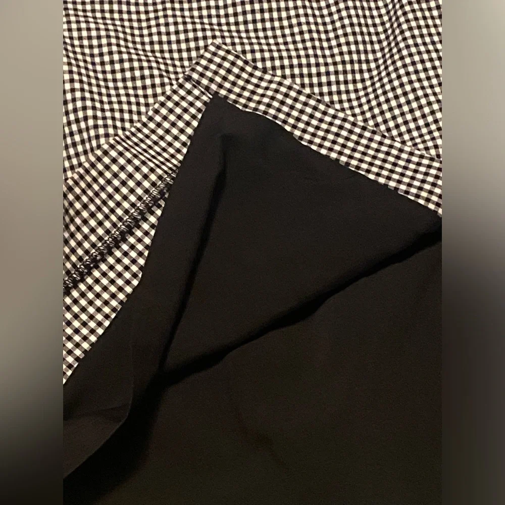 Women’s Talbots Black & White Pencil Skirt lined petite Size 10 with pockets New